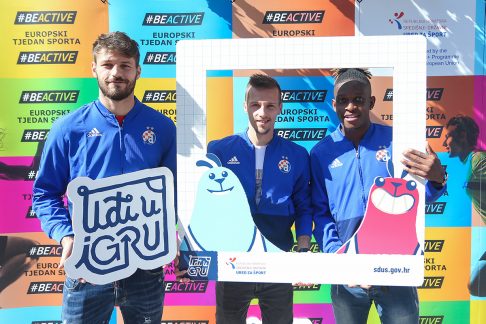 26.09.2019., Zageb - Skolski dan na Cvjetnom trgu, u sklopu Europskog tjedna sporta. Francois Moubandje, Mislav Orsic, Bruno Petkovic. 
Photo: Luka Stanzl/PIXSELL