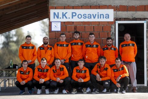 17.10.2021., Zagreb - Zaklada Nema predaje i Dinamo donirali su NK Preloscica donaciju u vidu obnove prostorije kluba nakon potresa i trenirke za igrace (plus nogometne lopte, cunjevi, prepone, rekviziti).Photo: Slavko Midzor/PIXSELL