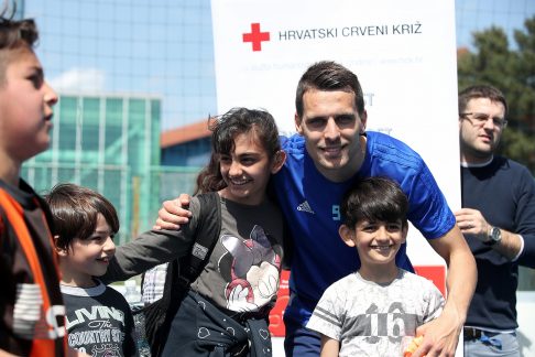 25.04.2019., Zagreb - Igraci GNK Dinama druzili su se i odmerili snage u nogometu sa traziteljima azila Hrvatskog crvenog kriza .
Photo: Igor Kralj