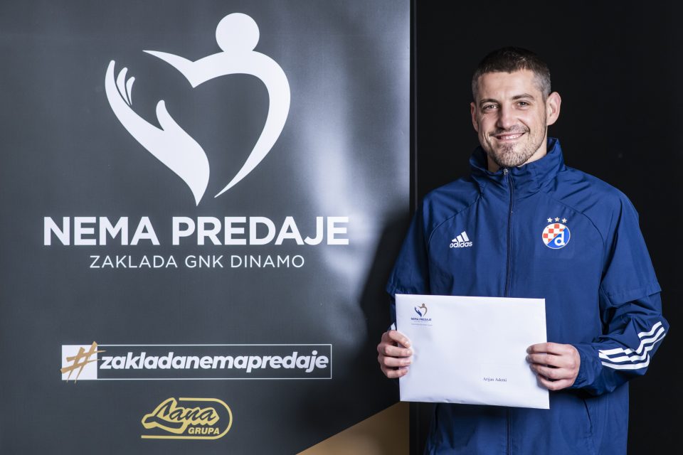 Zagreb, 180521.
Predaja paketa zahvale Dinamove zaklade igracima.
Foto: Neja Markicevic / CROPIX