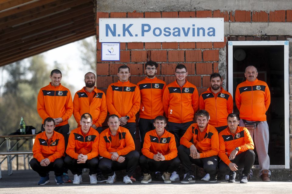 17.10.2021., Zagreb - Zaklada Nema predaje i Dinamo donirali su NK Preloscica donaciju u vidu obnove prostorije kluba nakon potresa i trenirke za igrace (plus nogometne lopte, cunjevi, prepone, rekviziti).
Photo: Slavko Midzor/PIXSELL