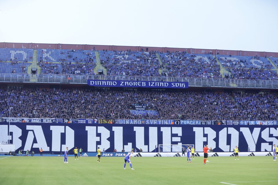 Zagreb: Navijači na tribinama prate susret Dinama i AEK-a