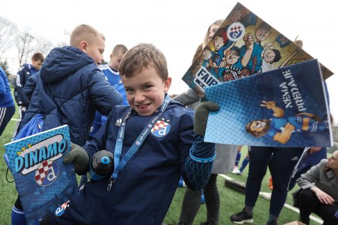08.03.2024., Zagreb - Djecji nogometni turnir za djevojcice i djecake u organizaciji ZNK Dinamo i Zaklade Nema predaje naziva Zivim svoj san s ciljem promocije ravnopravnosti spolova i suzbijanja diskriminacije. Sudjeluje 100 djece, 50 djevojcica i 50 djecaka. Organizatori su NS Dinamo, ZNK Dinamo, a skole gosti su Ponikve, Savica, Gorica, Sesvetski Kraljevec.