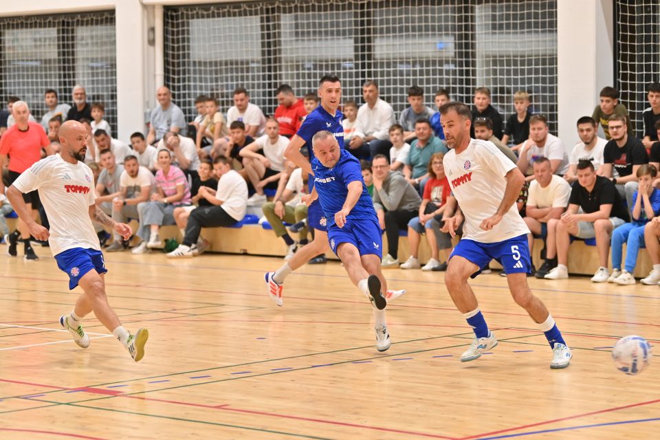 02.05.2025., Makarska, Apfel Arena -
Donatorska utakmica veterana Hajduka i Dinamo za Mladena Bartolovica koji je bolestan. Photo: Matko Begovic/PIXSELL