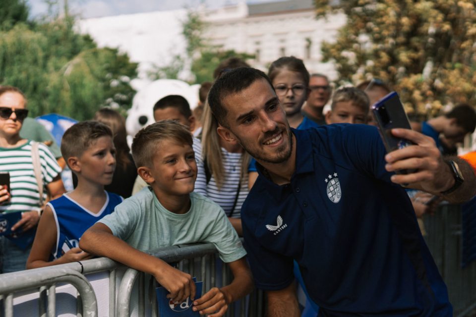 SZA00310_e545f6de-c7de-4a42-9987-9b6837c858b2_1200x799