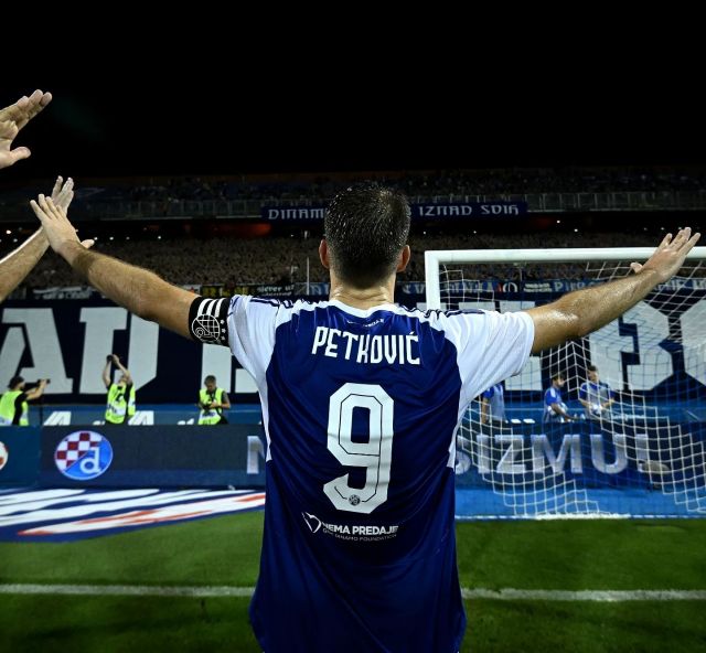 Čestitamo @brunopetkovicofficial na kapetanskoj traci 🦁💪🏻😎⚽️👏🏻🔥💙#zakladanemapredaje #dinamozagreb #zagreb #hrvatska #croatia
Foto: Pixsell