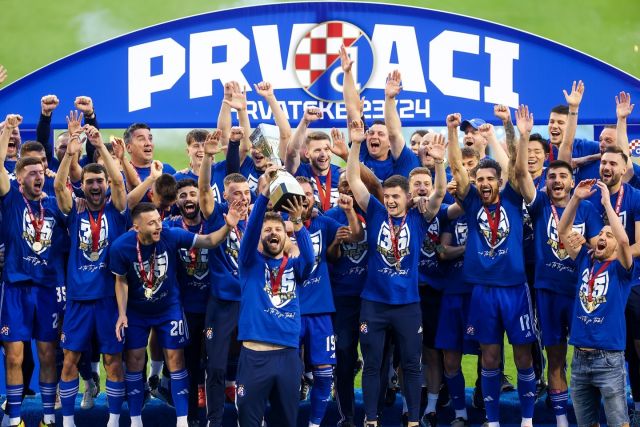 PRVACI 😎🏆💪🏻⚽️💙👑#dinamozagreb #zakladanemapredaje #zagreb #hrvatska #champions #croatia #football
Foto: Pixsell